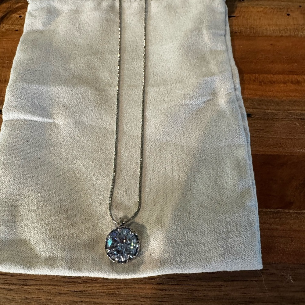 Elegant Silver Necklace with Crystal Pendant